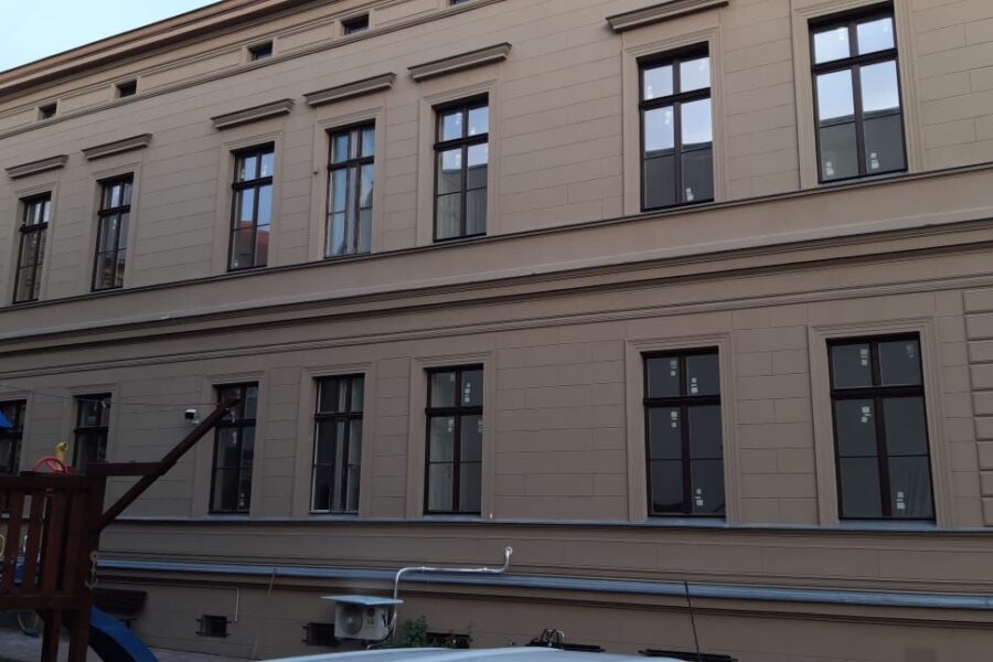 gallery-item